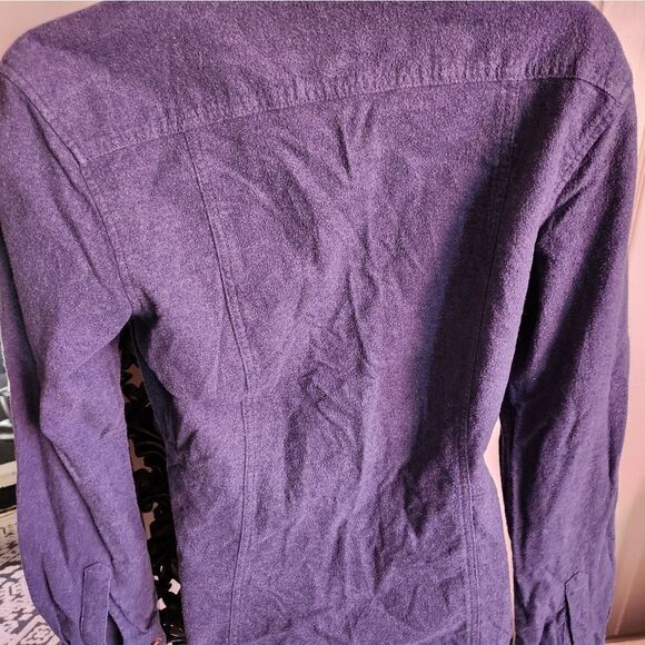 Woolrich women's button size small. - Picture 3 of 3